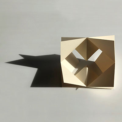 Das Werk 'FALTBLATT' mit Schatten