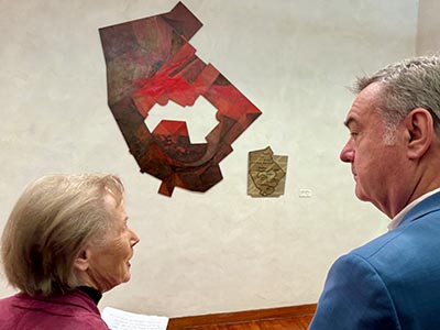 Haslinger mit Werk und Bürgermeister